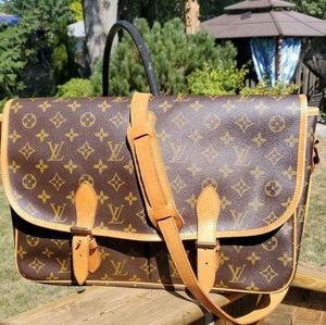 💥💥SOLD💥💥Louis Vuitton Sac Jiebesiere GM